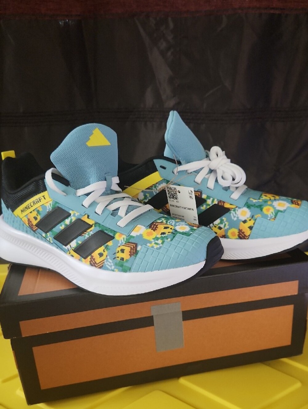 Minecraft x Adidas Light Blue Graphic Sneaker 6 Youth 8 Women